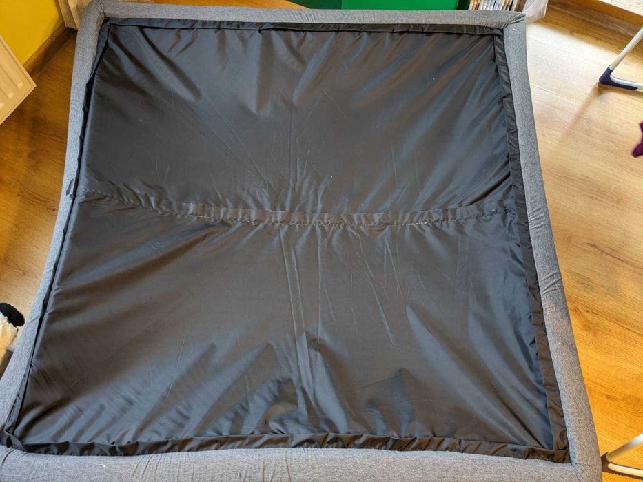 Piankowy suchy basen z kolorowymi kulkami 120x120