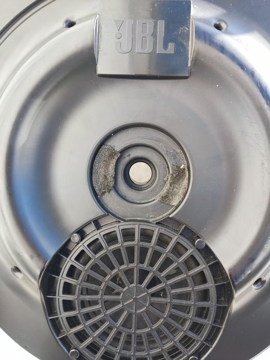 Subwoofer de marca JBL. 
Coluna em bom estado geral que tem como fun