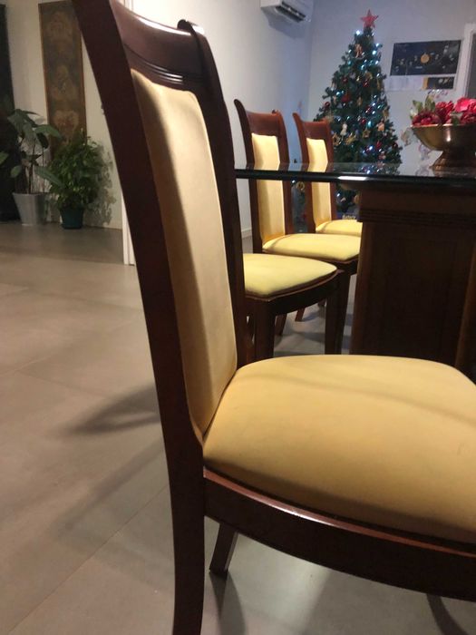 Excelente mesa e cadeiras para cozinha ou sala de jantar