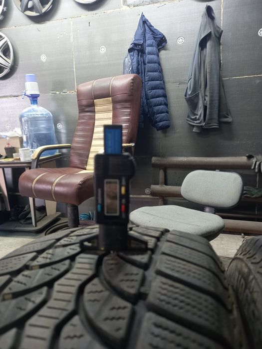 Продам шины 245 65 17 Бриджстун близак