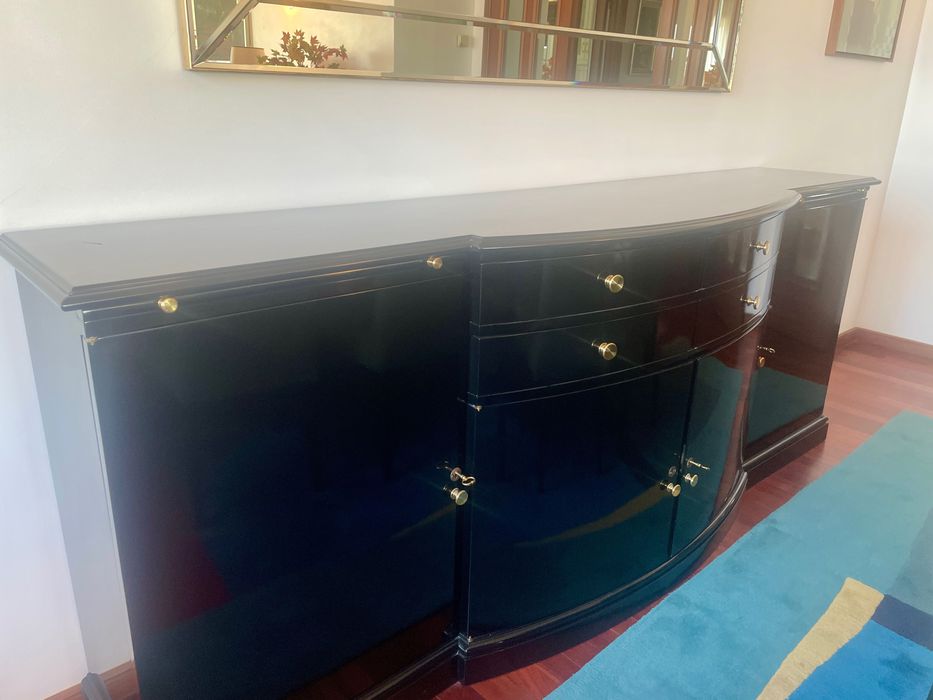 Aparador lacado preto estilo art deco + espelho lapidado bisotado