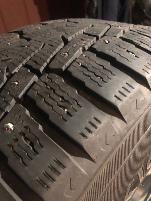 Зимняя шипованая резина nokian nordman 7 suv 225 60 r18