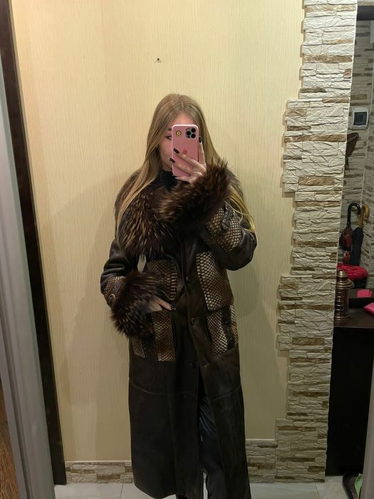 Дублянка натуральна оздоблена хутром єнота зі вставками