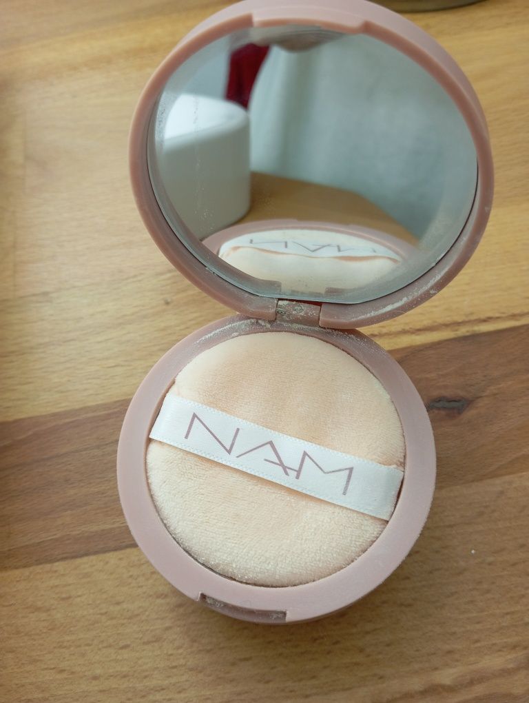 Transparentny puder do twarzy Nam