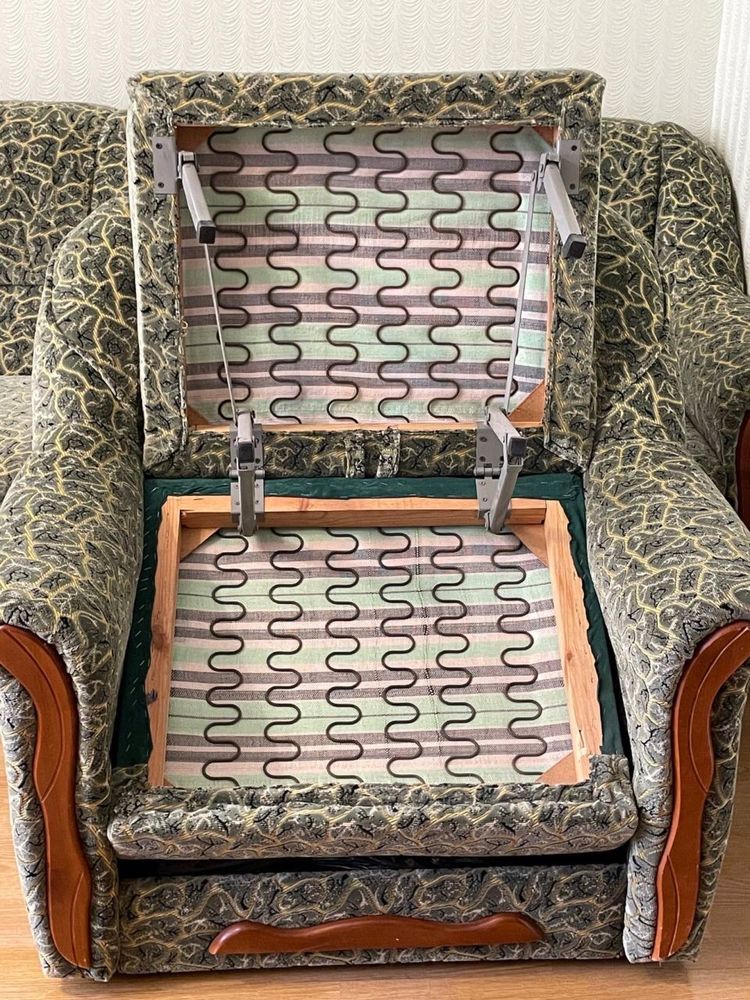 Продам диван и кресла Комплект 2+1