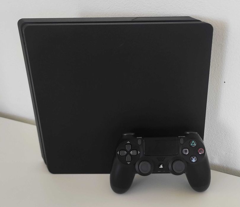 Playstation 4 Slim  - Desbloqueada  - 500 GB  -Excelente