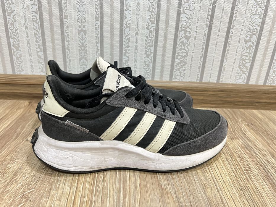 Кросівки adidas