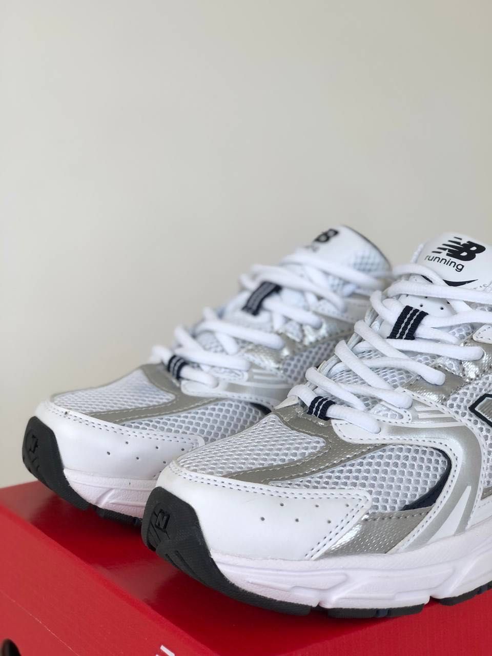 Женские кроссовки New Balance white&silver. Размеры 36-41