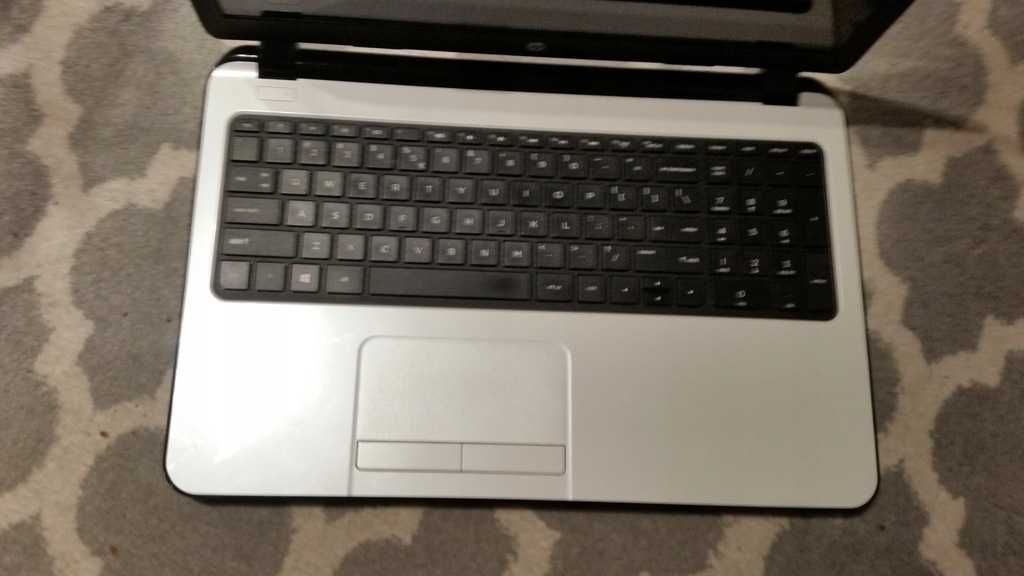 HP 15-R101NW N2840 4 GB 128GB SSD Stan bdb biały