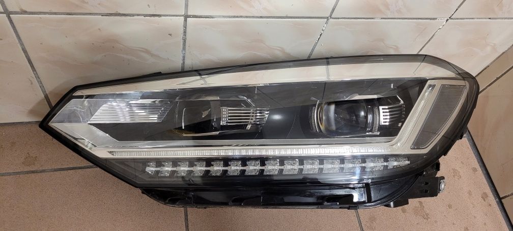 VW TOURAN 5TB lampa lewa Full led