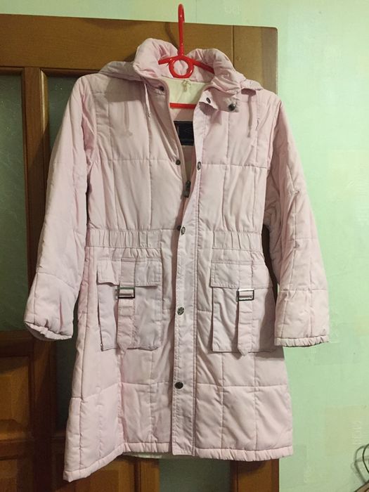 Продам лёгкий розовый пуховик на девочку