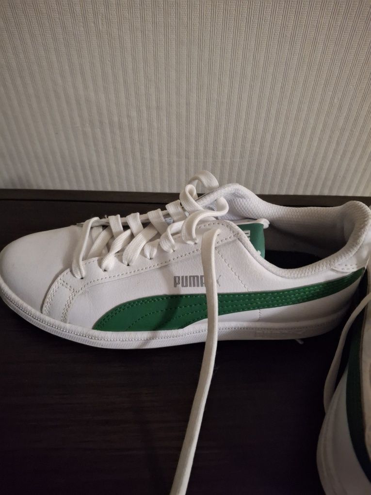 Красовки белые с зелёной полоской puma