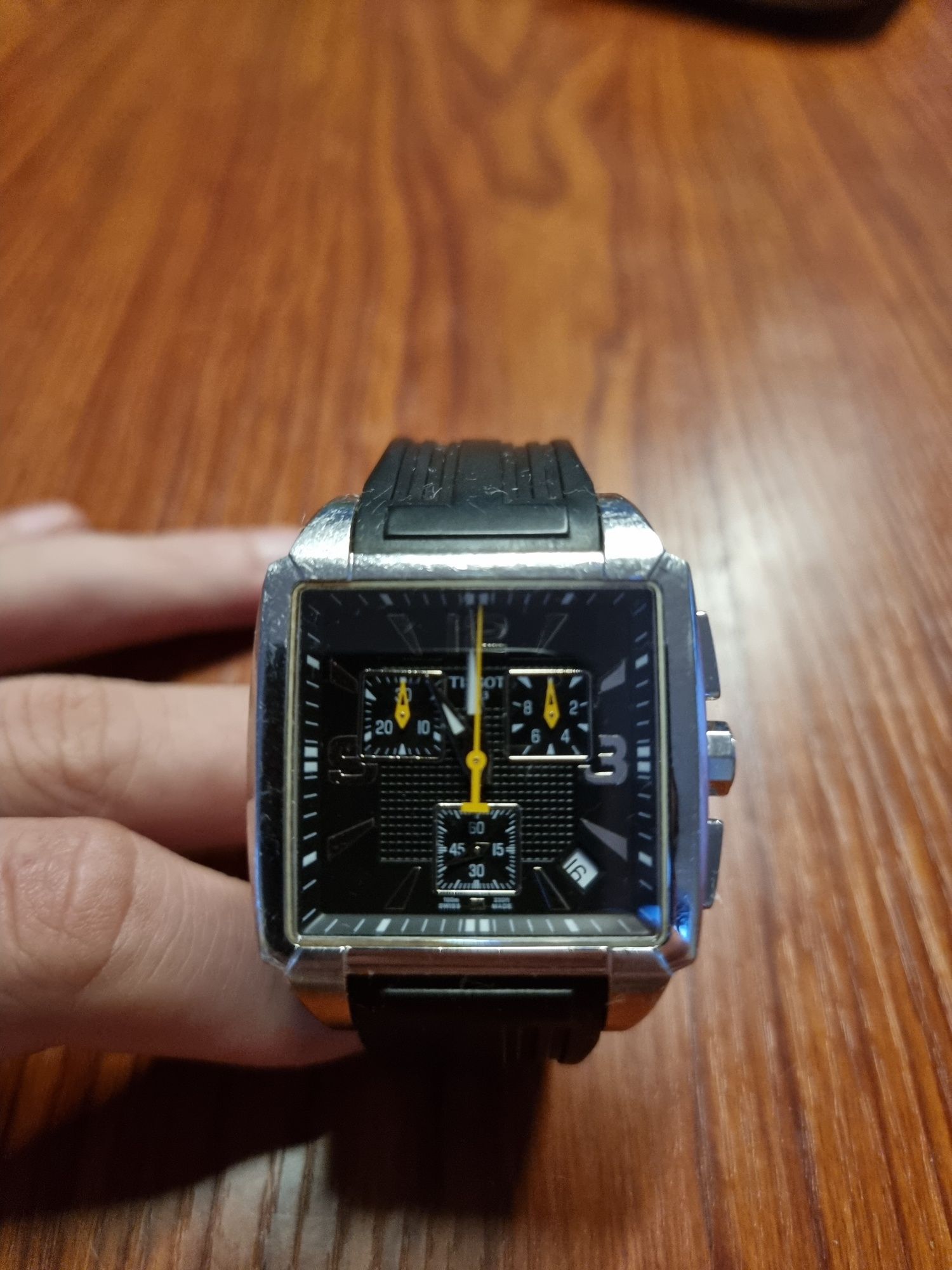Relógio Tissot chronograph quadrado bracelete preta