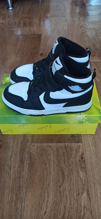 Продам детские резиновые сапоги.