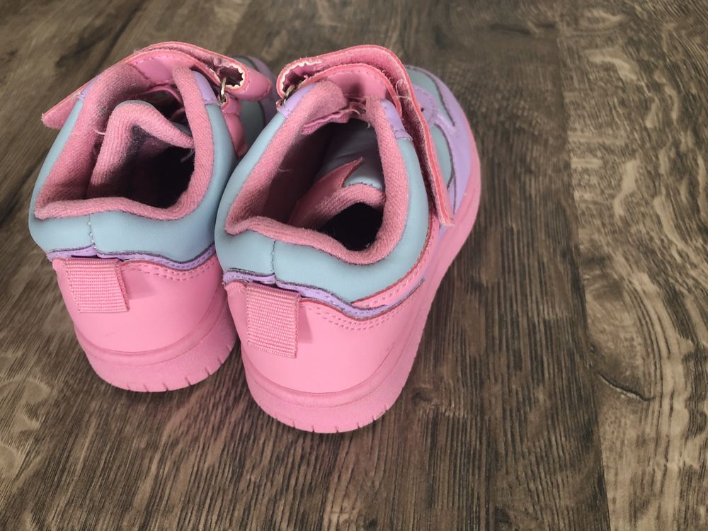 Buty dziewczece.