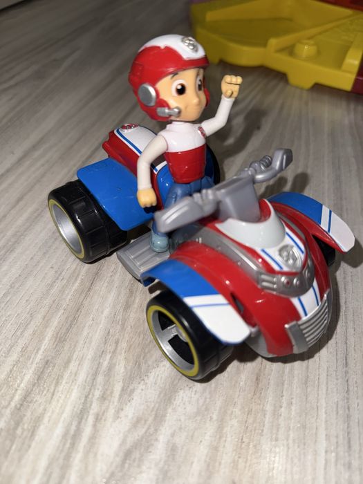 Машинки з героями щенячого патруля