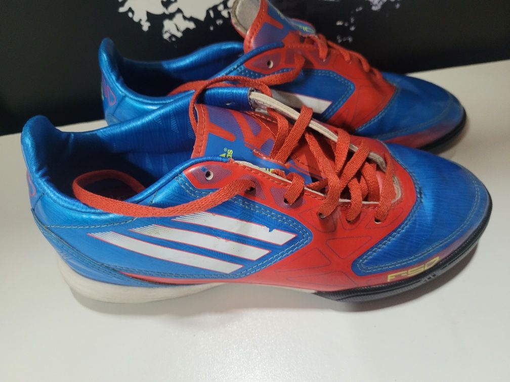 Buty sportowe model turfy Adidas rozm. 35,,5