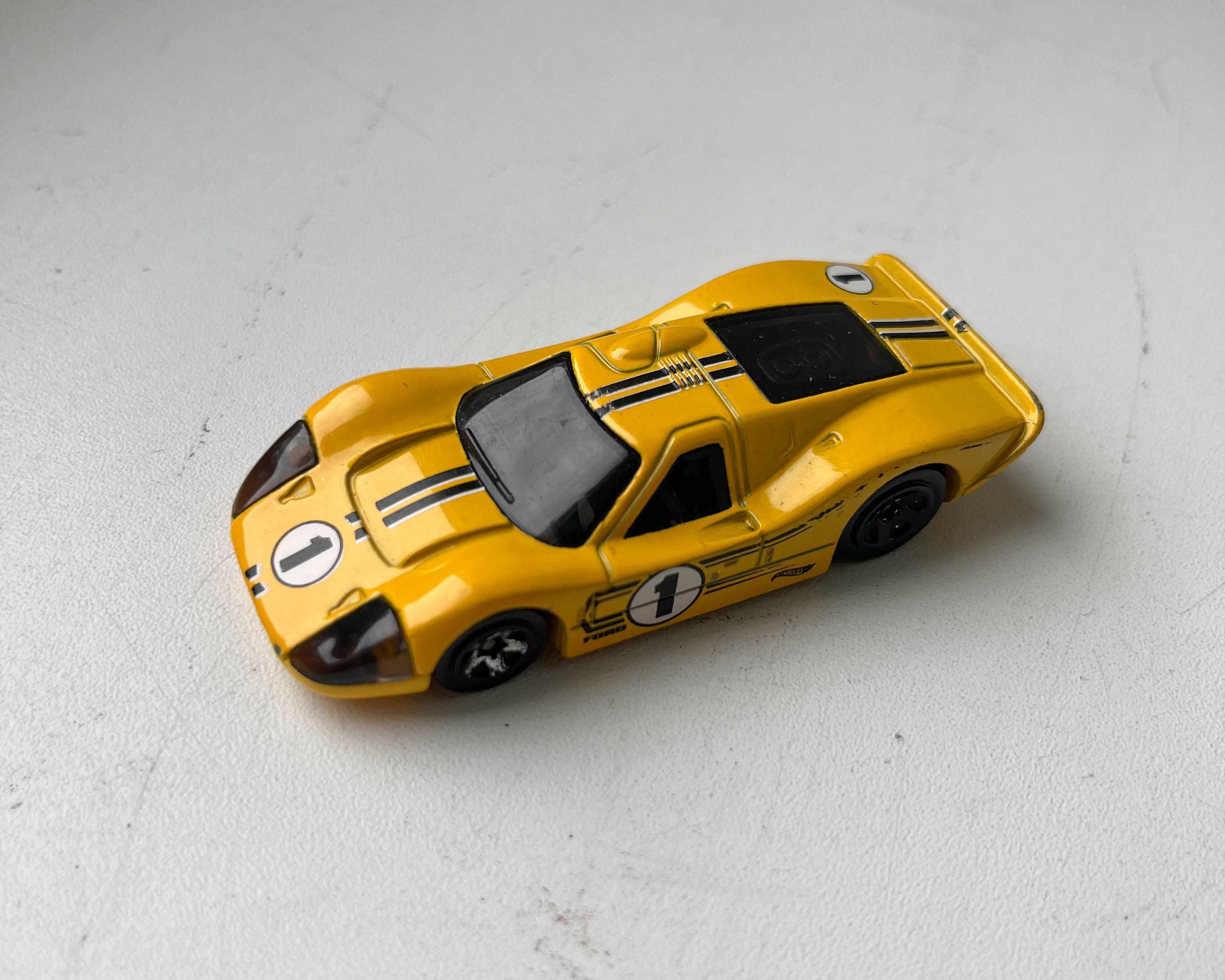 Hot Wheels іграшковий транспорт Track Manga Aston Martin Ford