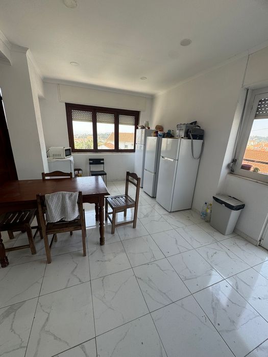 Quarto para arrendar em moradia Azambuja