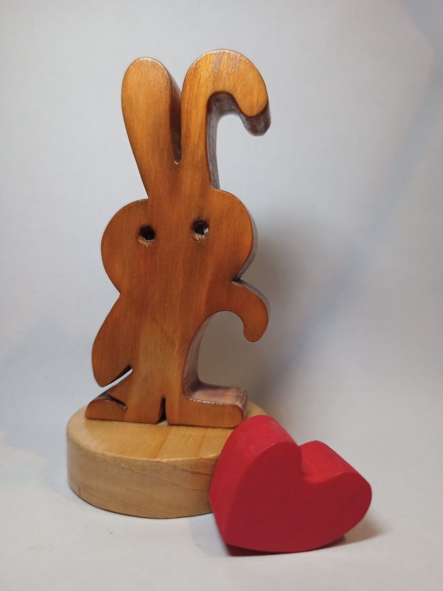 Figurka drewniana królik z sercem