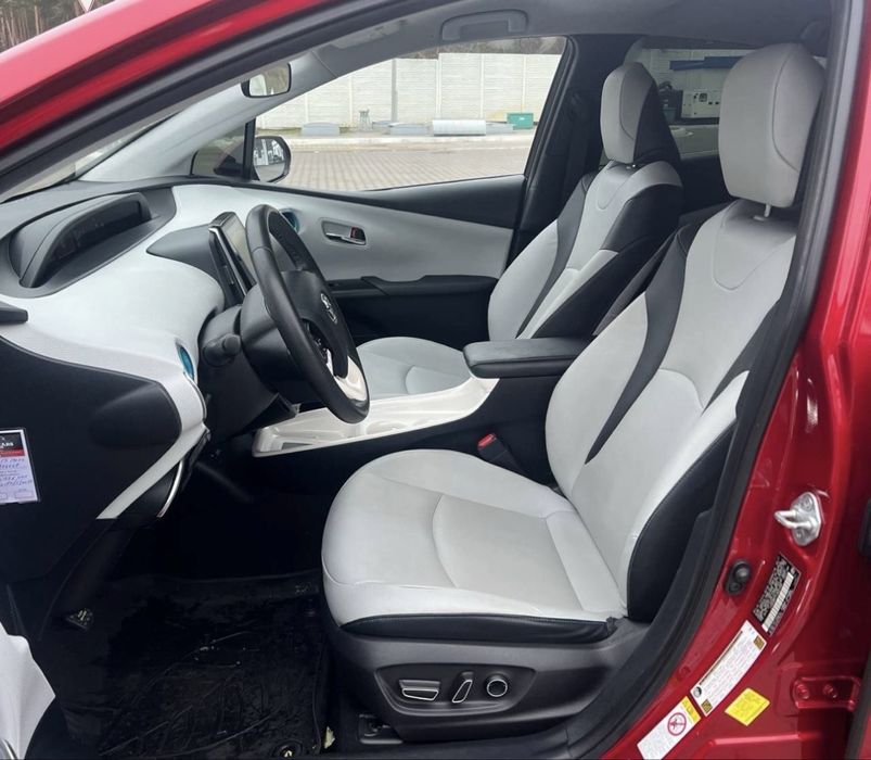 Продам гарного Prius Prime Plagin.100% рідним пробігом