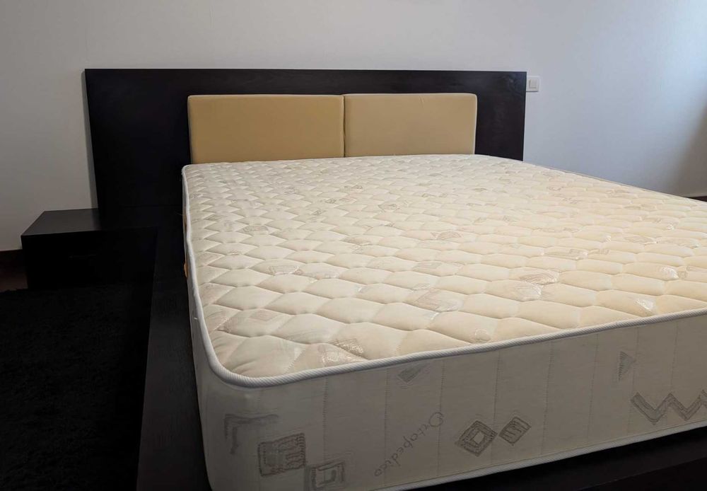 Cama Casal, cor Wengué, c/ 2 mesinhas de cabeceira