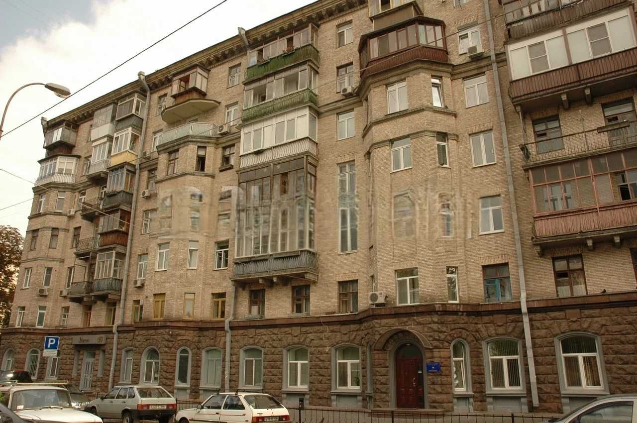 2 кім.квартира сталінка з ліфтом Грушевського 34/1