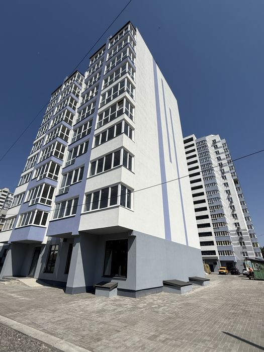 Продаж квартири в центрі трьох кімнатної