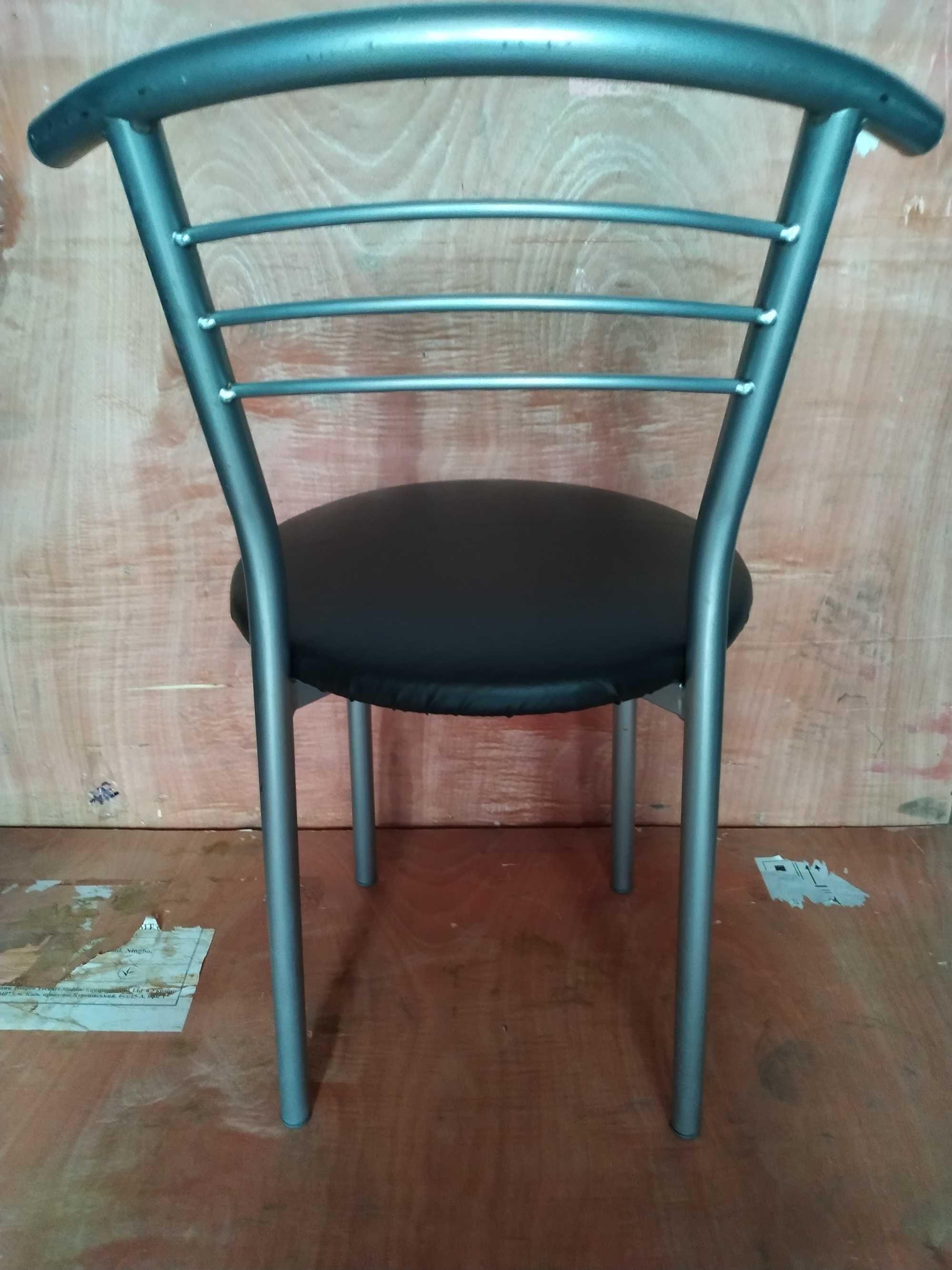стул металлический с новым мягким сиденьем