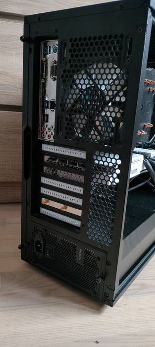 Komputer stacjonarny Intel i7 7700K GeForce GTX 3060Ti