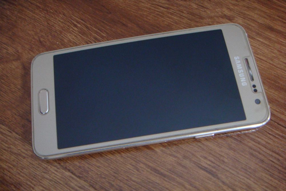 Samsung Galaxy A3 SM-A300FU + słuchawki + szkło + karta SD