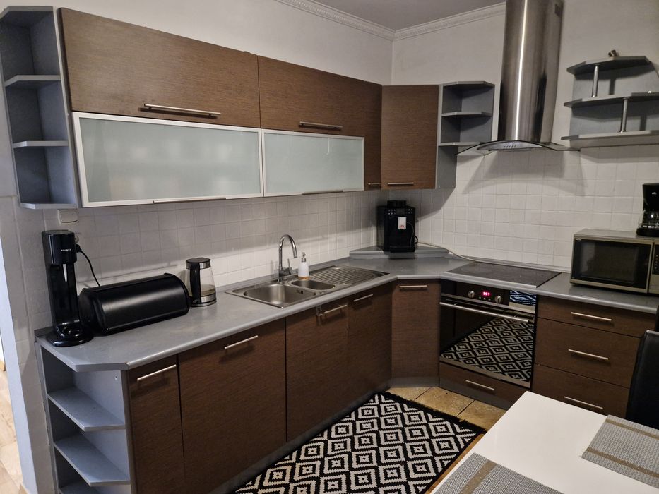 Meble kuchenne  zestaw z  piekarnikiem, płytą, okapem i zlewozmywakiem