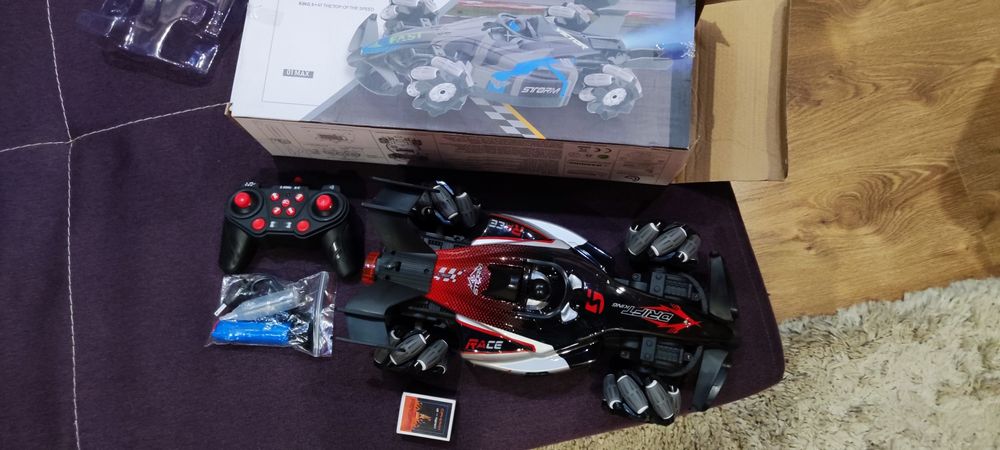 Машинка спортивная на радиоуправлении и с парогинерацией