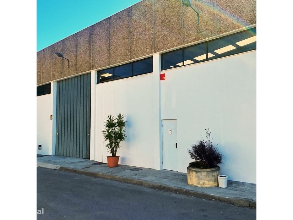 Armazém com 300m2 em Ribeirão