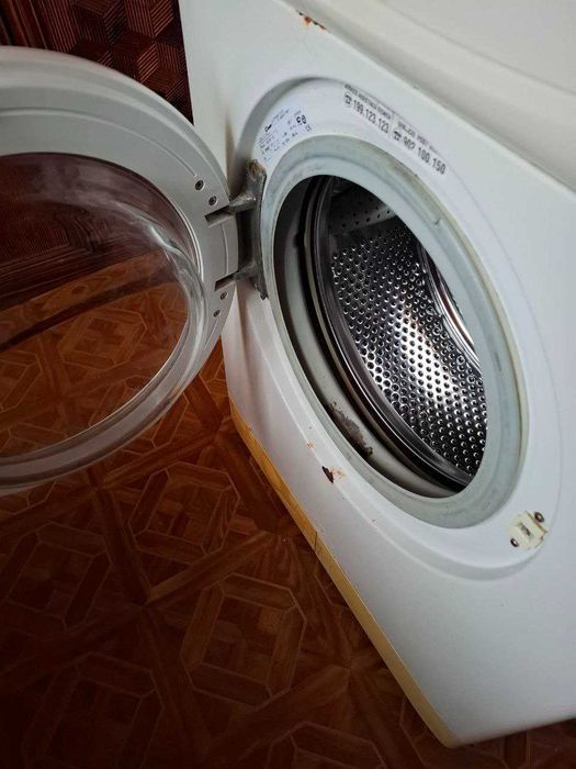 Продам стиральную машинку Holiday 180 на запчасти