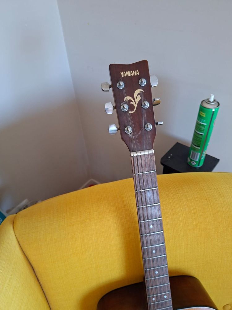 Yamaha FG 410EA Guitarra semi-acústica de cordas de aço