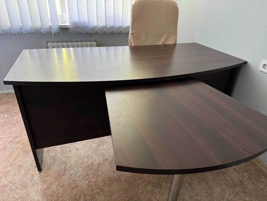 Стійка для лекал, шафа для лекал/одягу, директорський та офісні столи