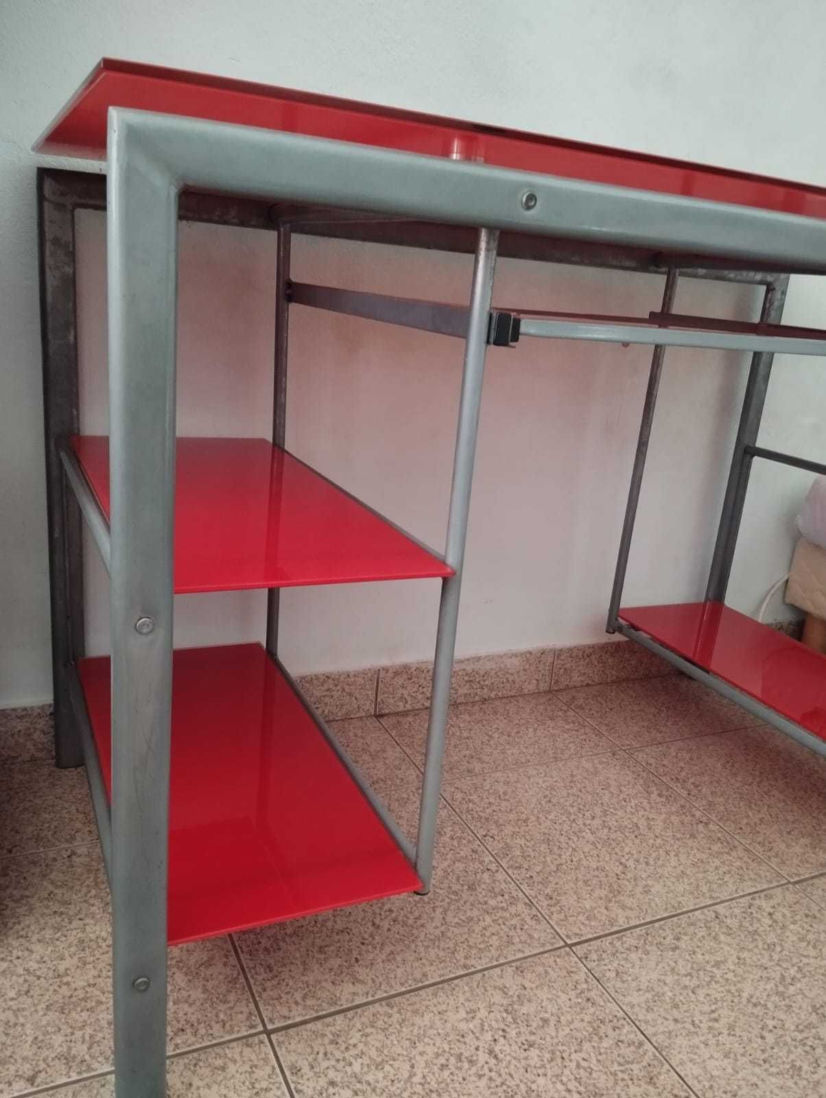 Mesa de vidro vermelho