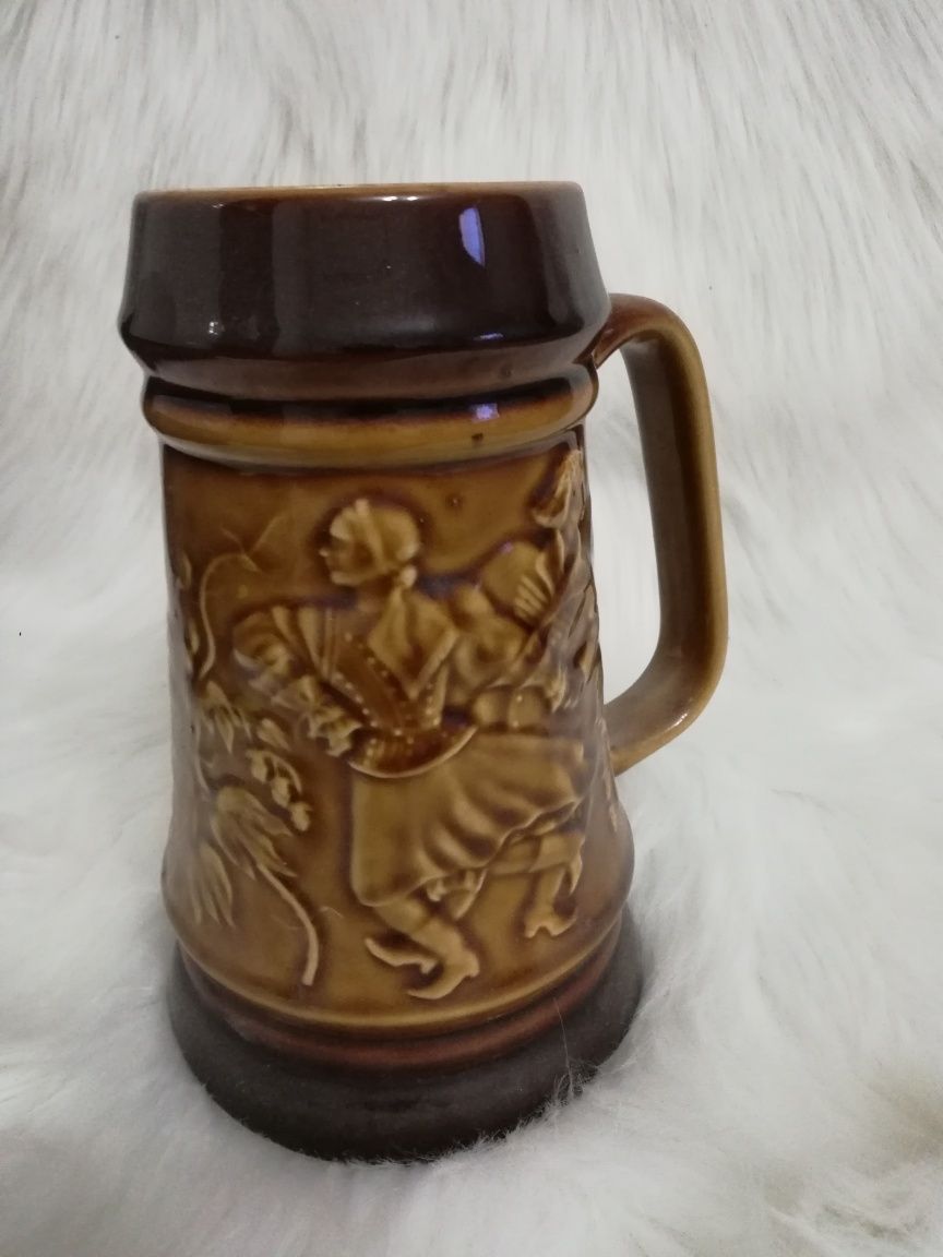 Dwa kufle ceramiczne pamiątka PRL.