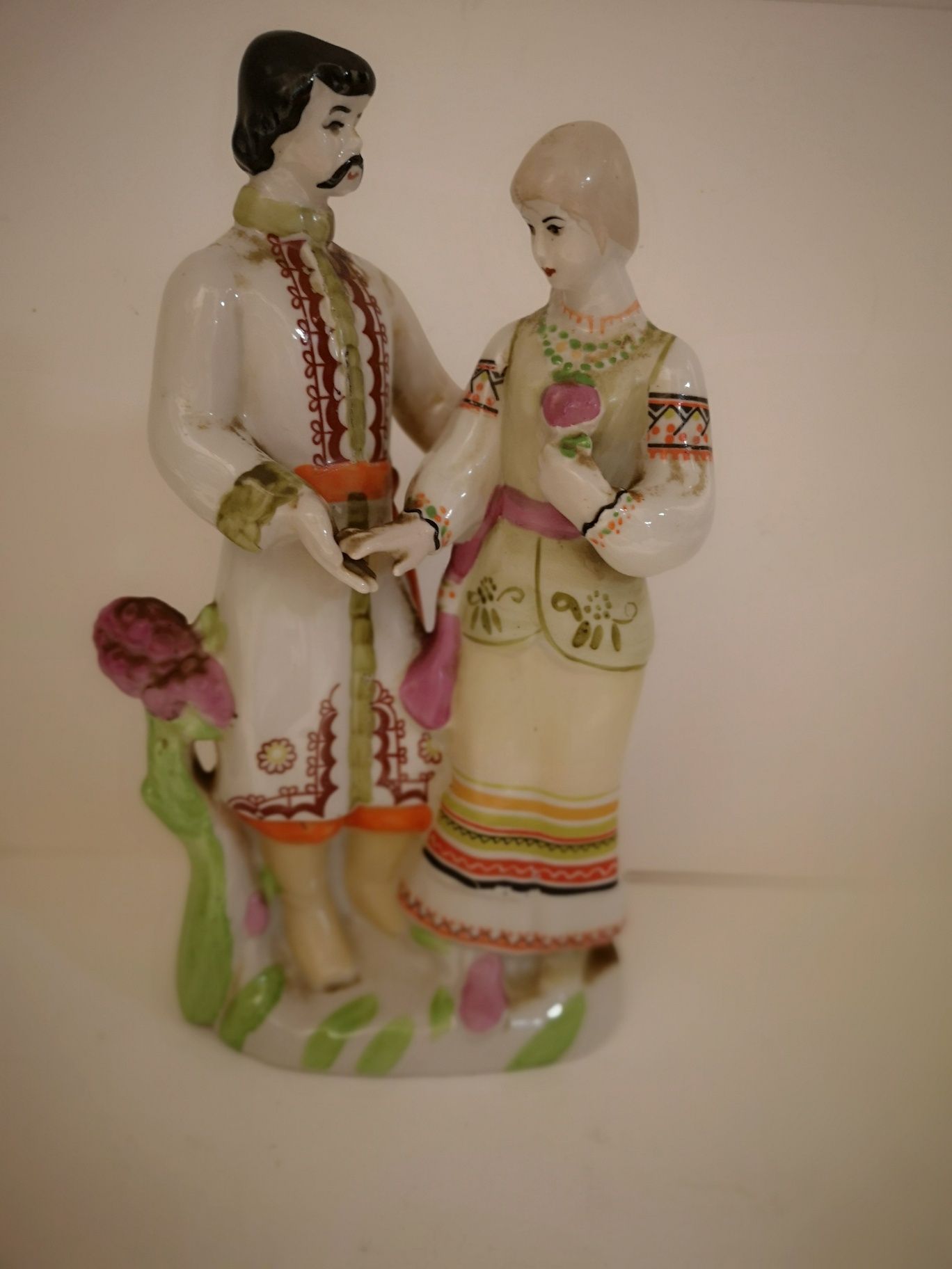 Porcelanowa figurka ludowa