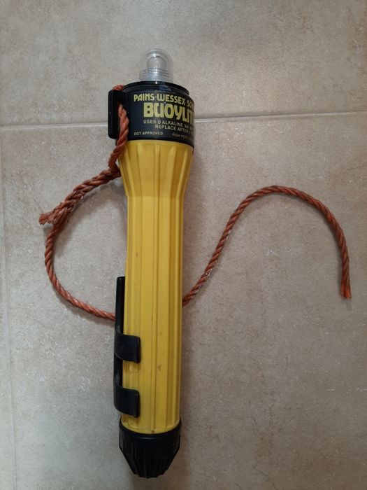 Bóia, luz de salvamento com suporte