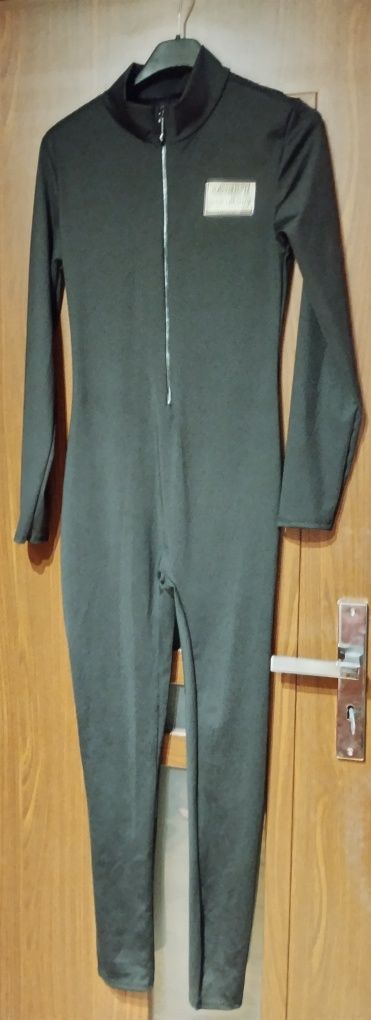 Czarny kombinezon lycra, zamek , złota naszywka ,uni ,