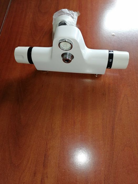 Torneira de banheiro.