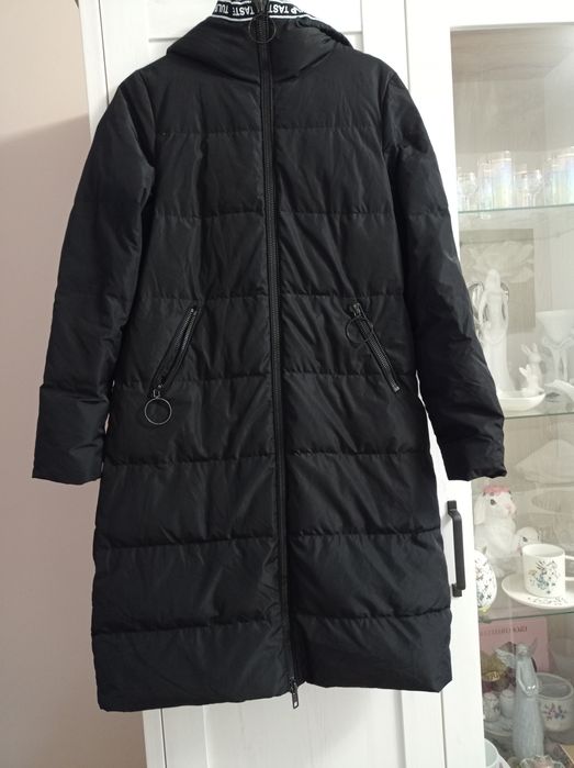 Puchowy, pikowany płaszcz damski