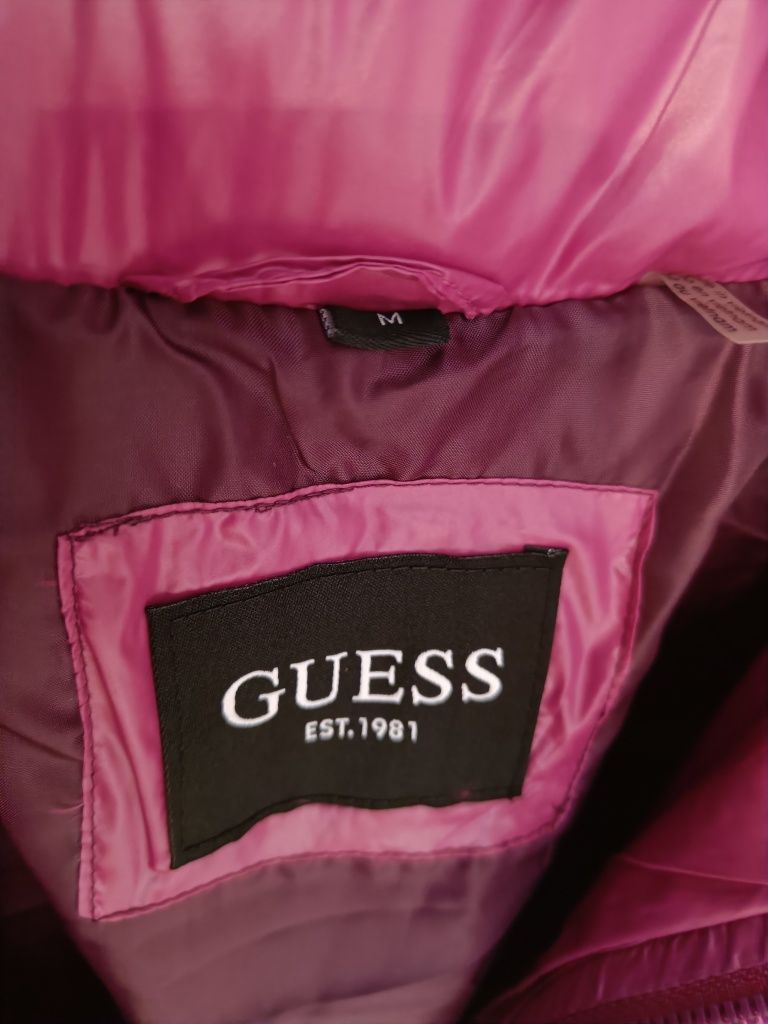 Damska kurtka puchowa w kolorze różu GUESS XS,S,M,L