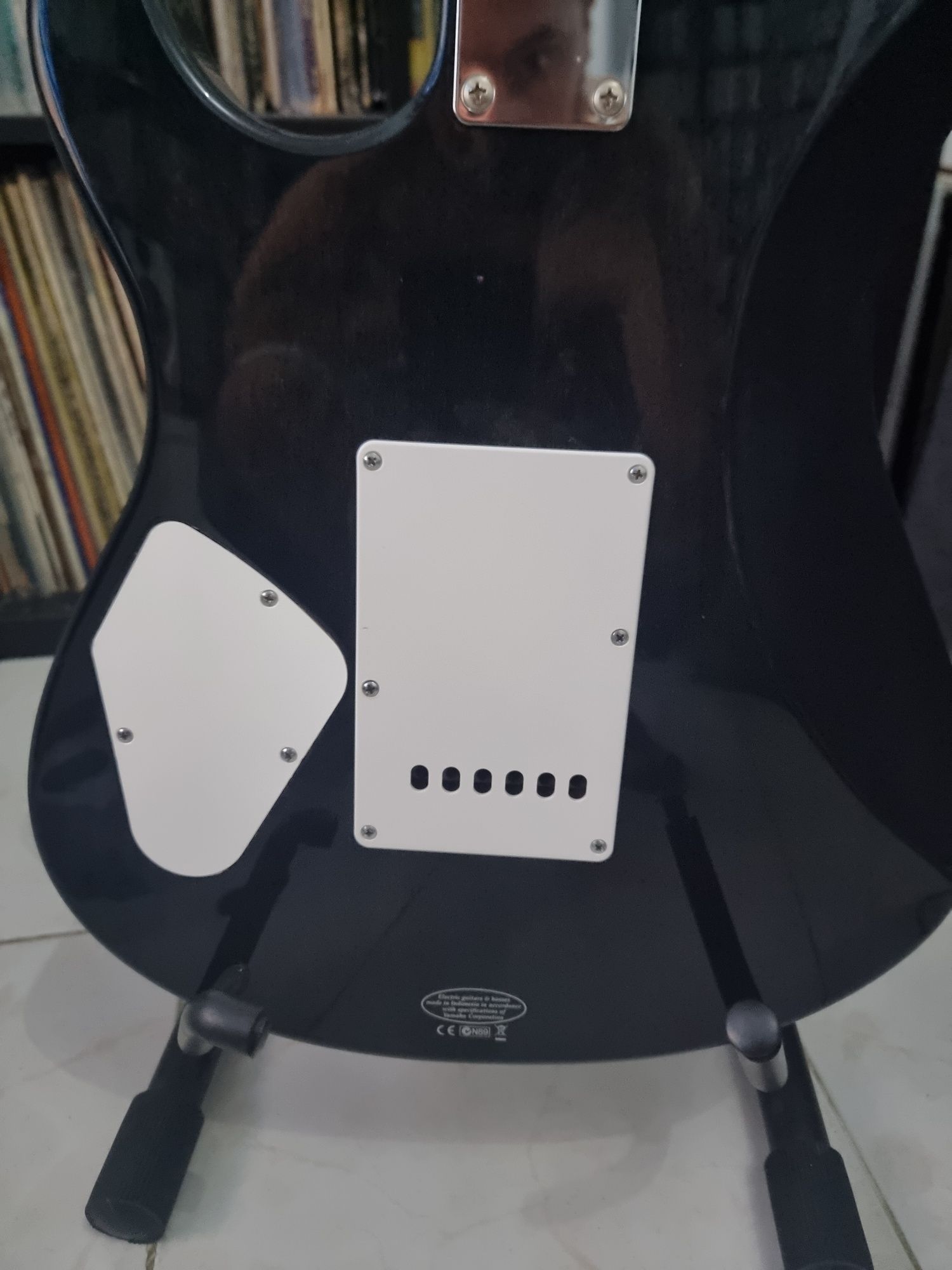 Yamaha Pacifica 212V QM TBL