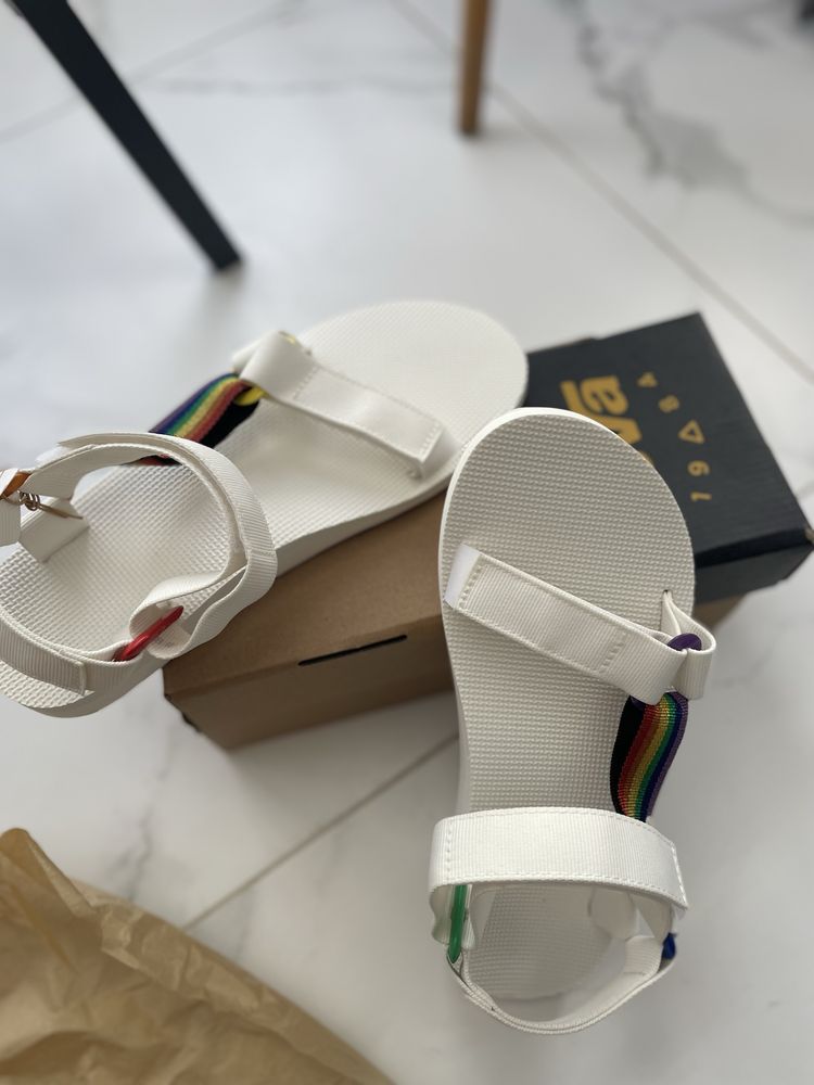 Продам сандалі Teva Original Universal Pride