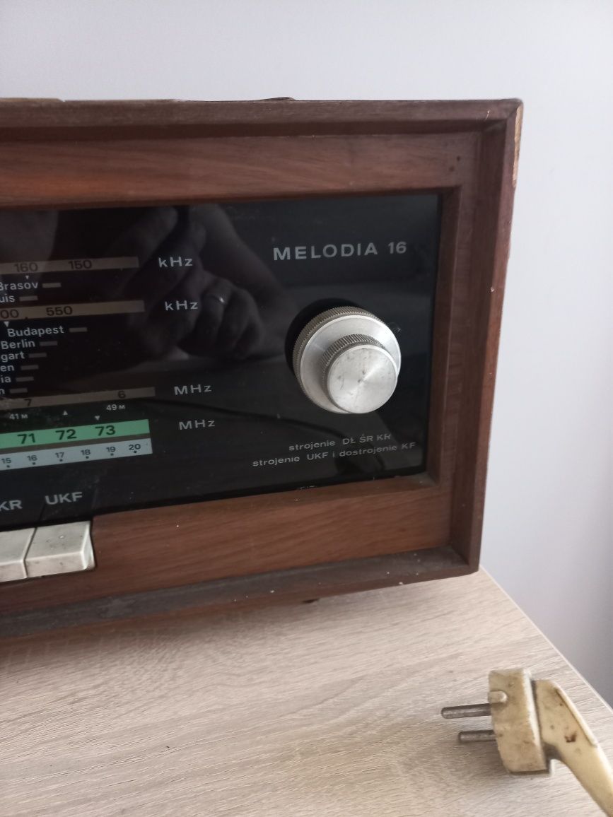 Radio Melodia 16