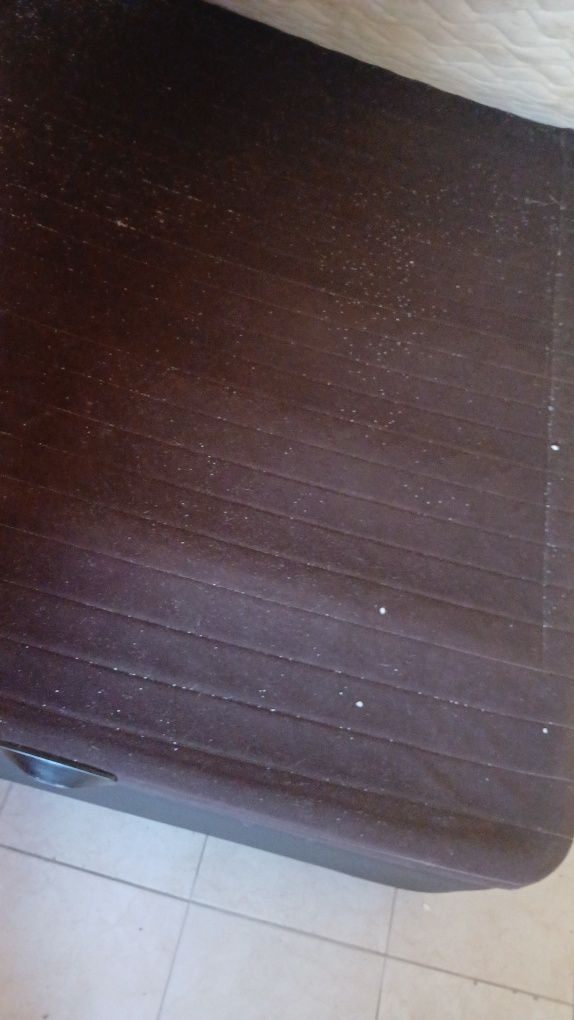 Cama de casal com arrumação