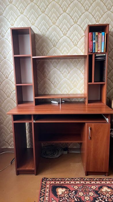 Стіл письмовий для компʼютера